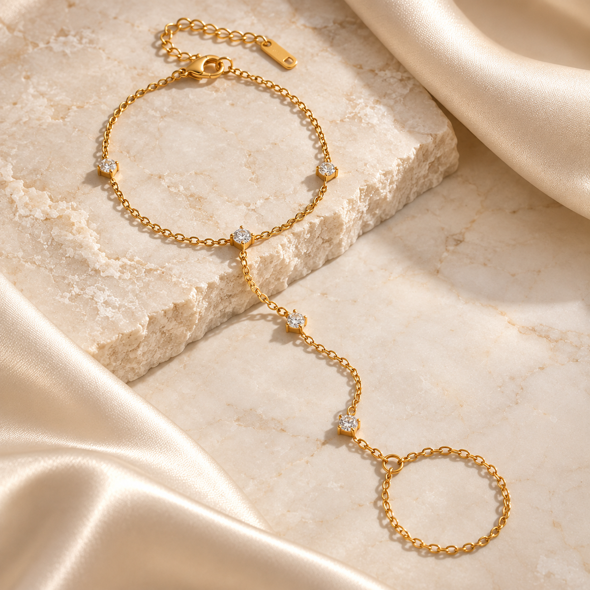 Bracelet de main doré en acier inoxydable et zircons