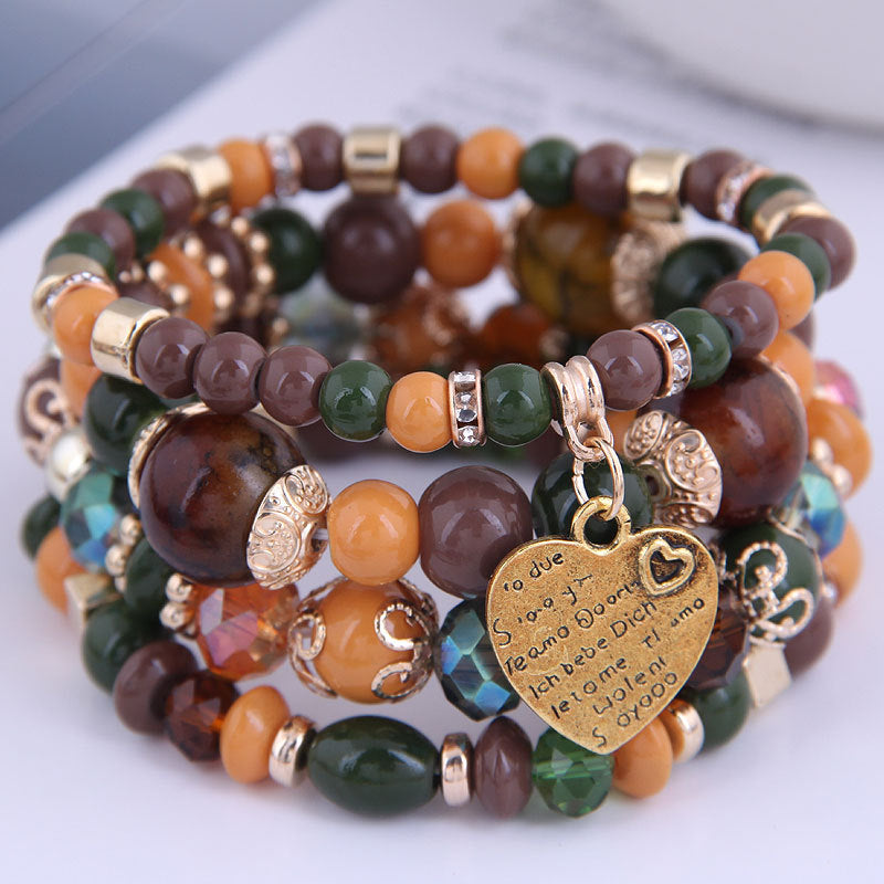 Ensemble de 4 bracelets multirangs marron, vert et orange avec perles, détails dorés et pendentif cœur
