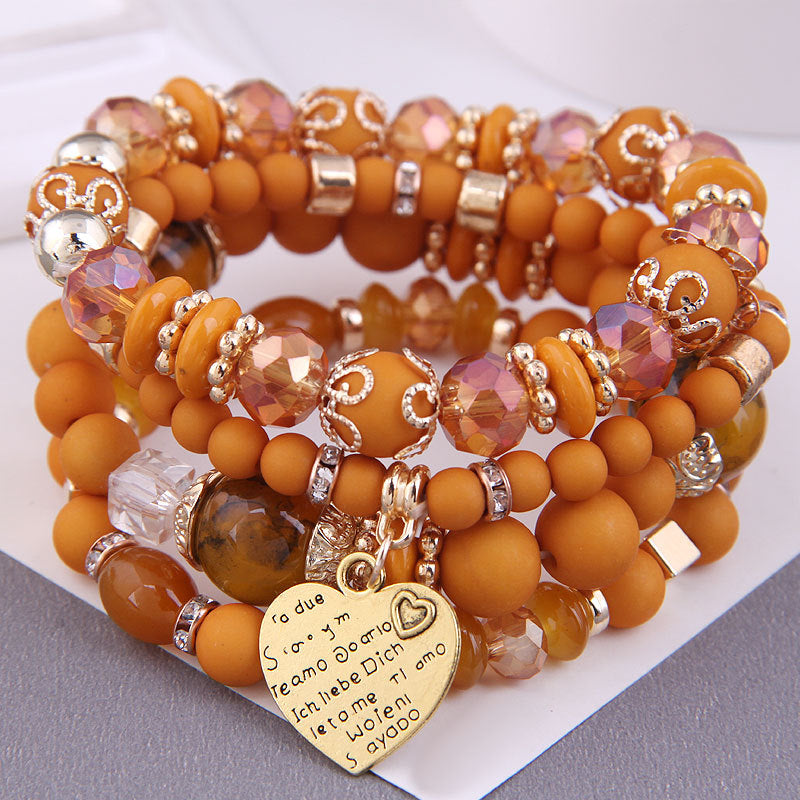 Ensemble de 4 bracelets multirangs orange avec perles, détails dorés et pendentif cœur