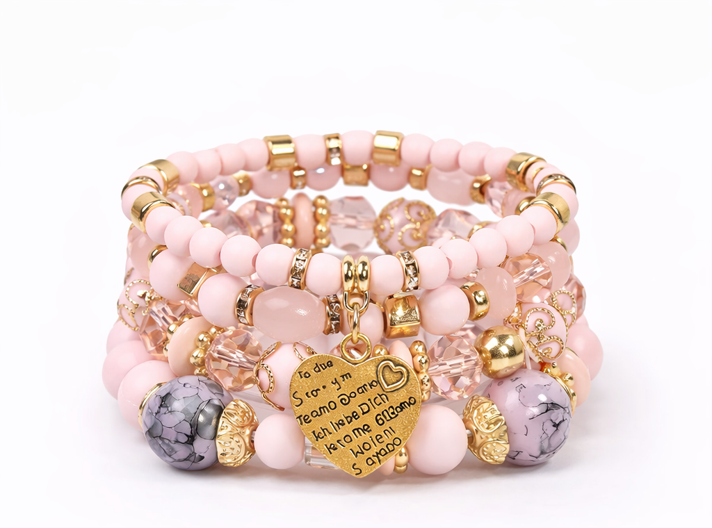 Ensemble de bracelets rose et doré sur fond blanc