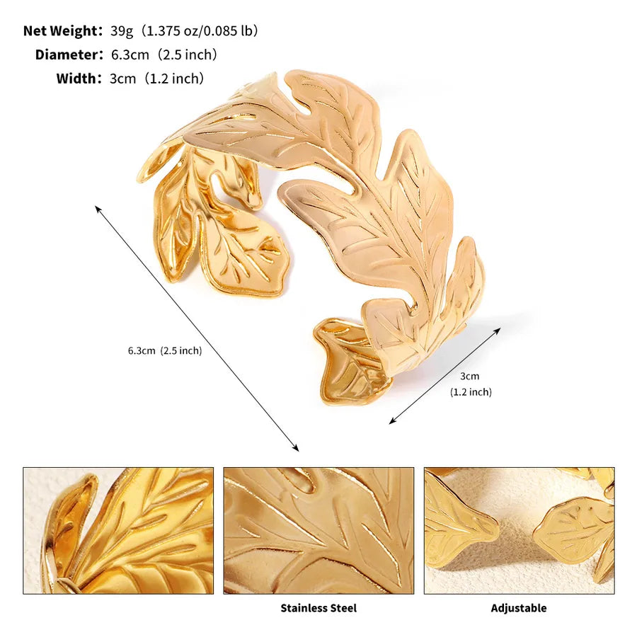 Bracelet manchette doré ouvert à motifs de feuilles ; l’image indique 6,3 cm de diamètre et 3 cm de largeur