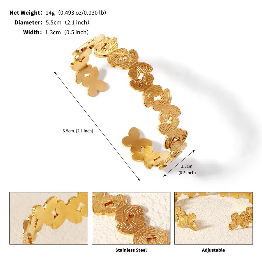 Bracelet manchette doré ouvert à fleurs de quatre pétales striés ; l’image indique 5,5 cm de diamètre et 1,3 cm de largeur