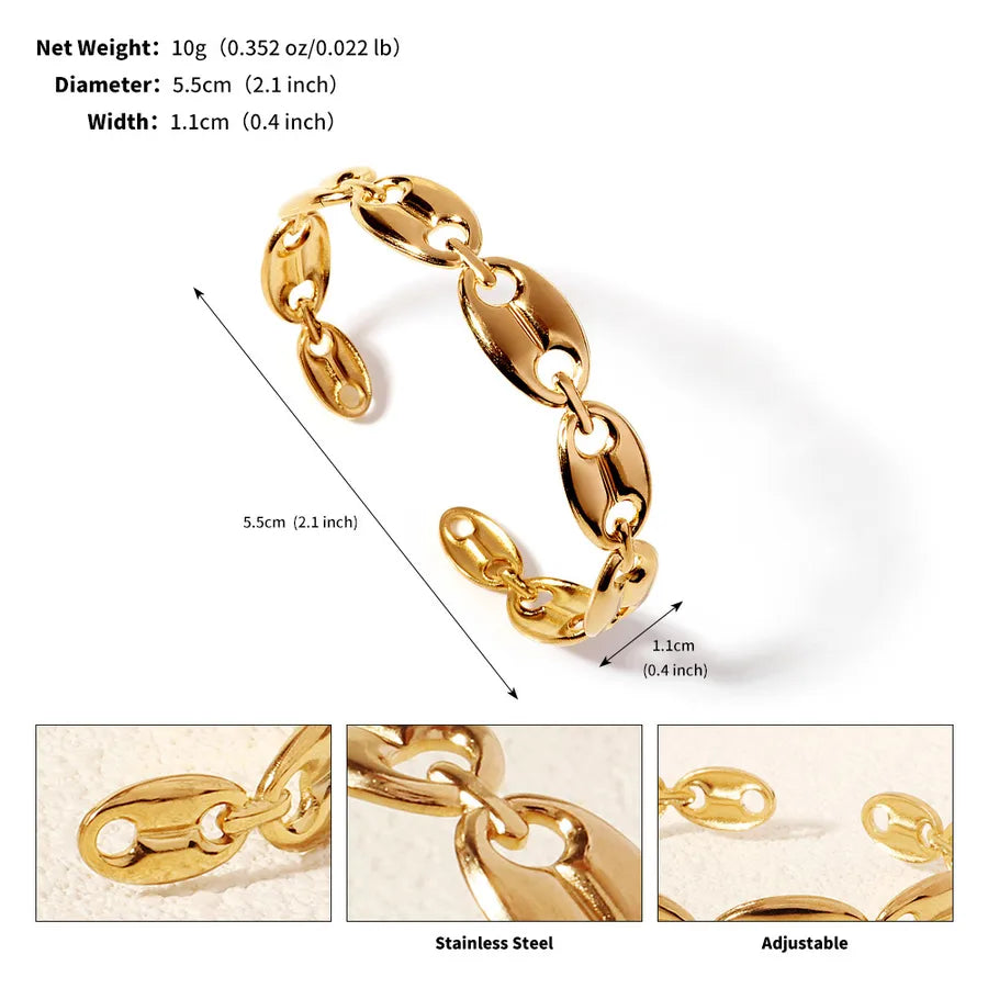 Bracelet manchette doré ouvert à maillons ovales allongés ; l’image indique 5,5 cm de diamètre et 1,1 cm de largeur